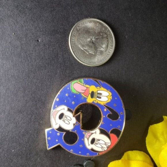 Disney Mickey Mouse Trading Pin Minnie Pluto Q Lapel Pin Badge Brooch Jewelry - Picture 3 of 5